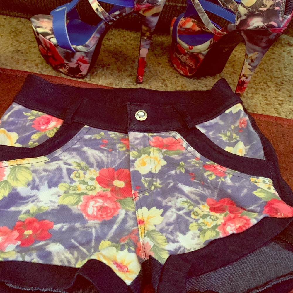 Floral shorts size small